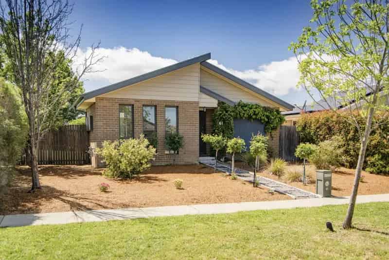 Lease Three Bedroom House in Bonner ACT with Outdoor Patio and Yard