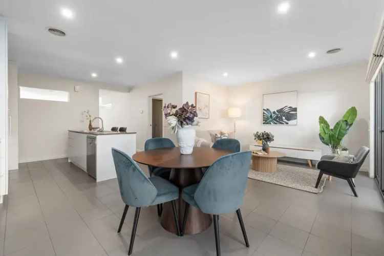 LOW-MAINTENANCE SOPHISTICATION IN WAVERLEY PARK ESTATE