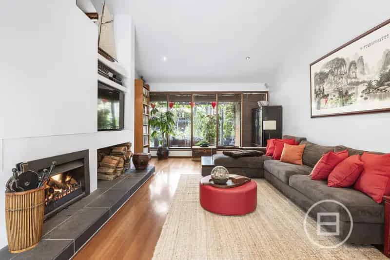 Buy house in inner-city location with garden and outdoor kitchen