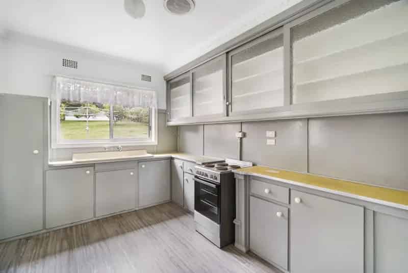 Lease cosy brick home in Corrimal with escarpment views and large yard