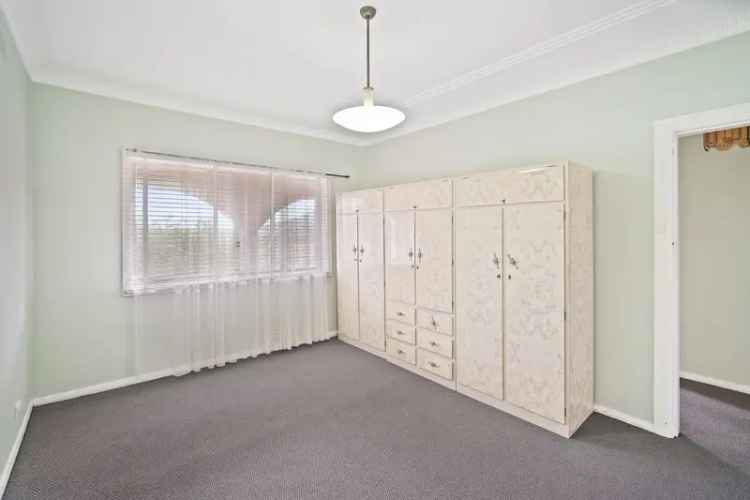 2 Bed Corrimal Brick Home For Lease - Close to Shops & Transport