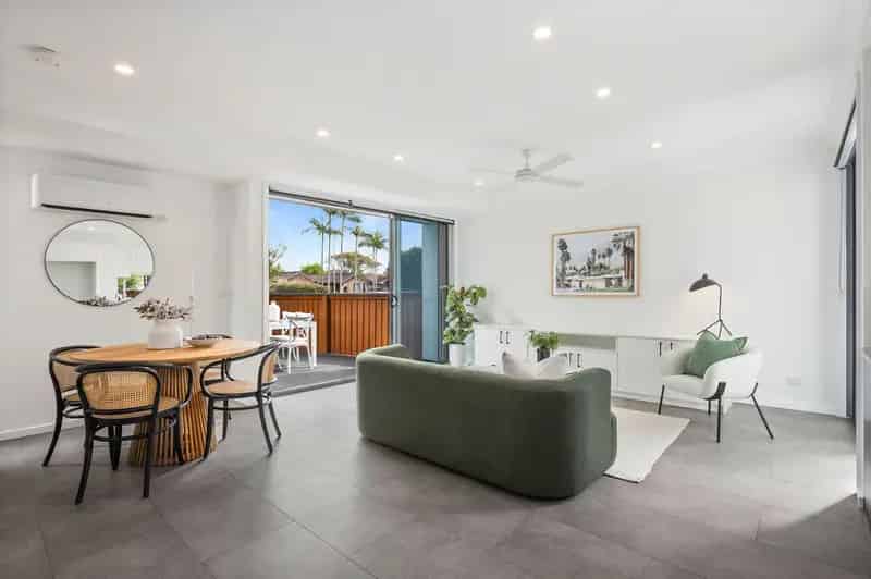 Real Estate For Sale - 8B Ocean Beach Drive - Shellharbour , NSW