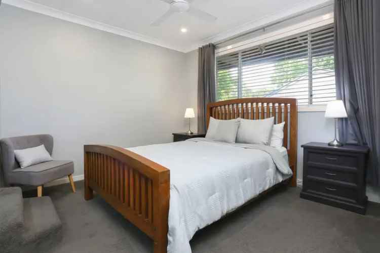  For Sale in 4, The Knoll, Melbourne, Victoria