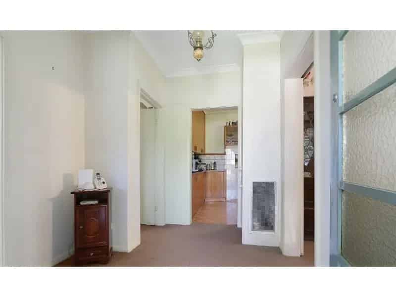 Three  Bedroom Home In Sought After East Albury