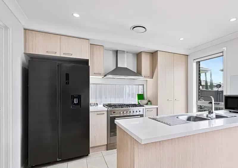 Spacious 5-Bedroom Family Home in Prime Schofields Location!
