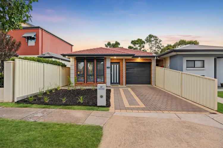 3 Bed Courtyard Home - Sleek Modern Design