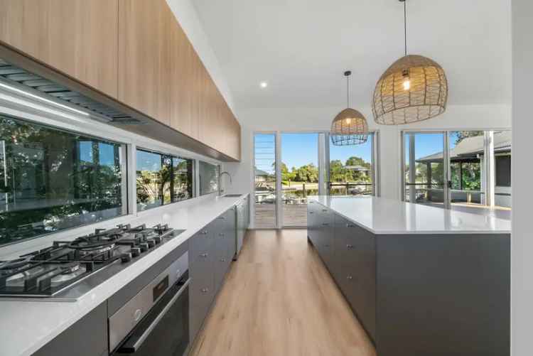 Buy Luxury Waterfront House on Stradbroke Island with 4 Bedrooms