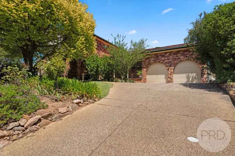 Family Home with Pool and Outdoor Entertaining Area