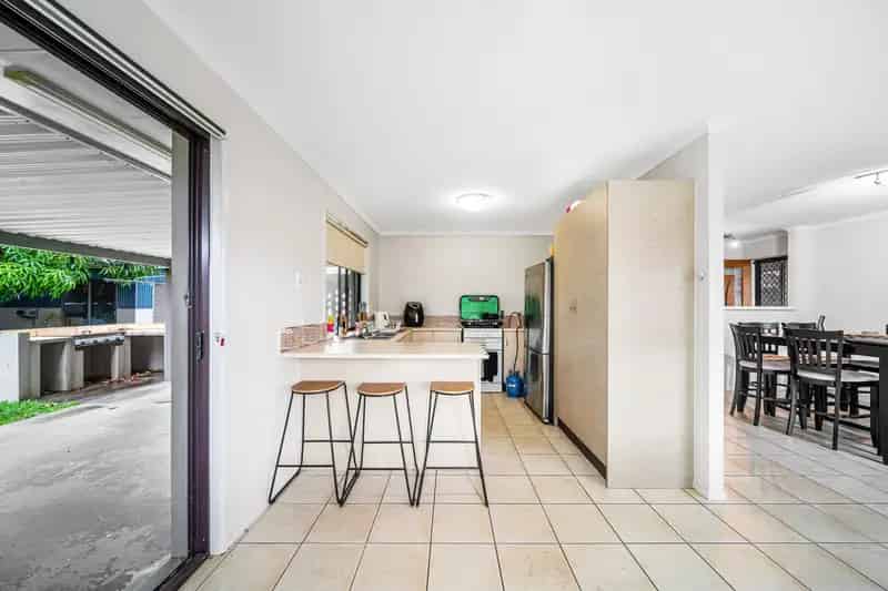Renovators Dream on a 794sqm Block!