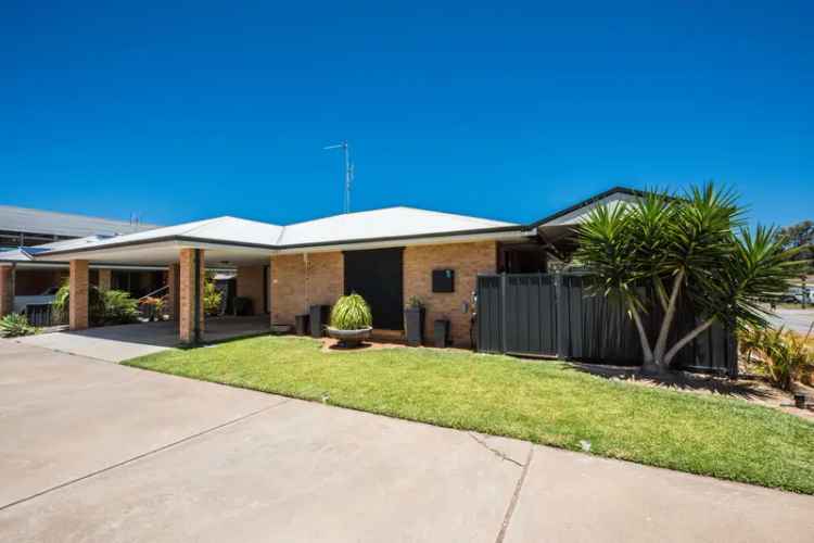 **Charming Urban Villa in the Heart of Dongara - 19C Clementina Road**