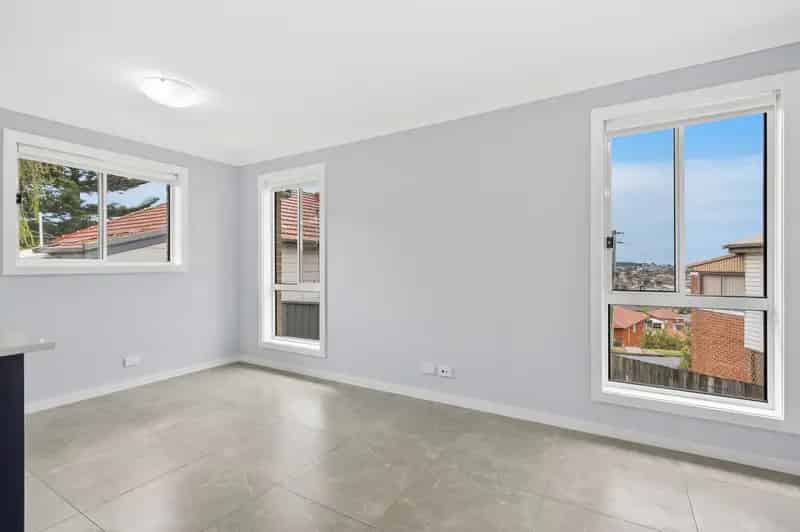 Lease Modern Villa with Lake Views in Warrawong