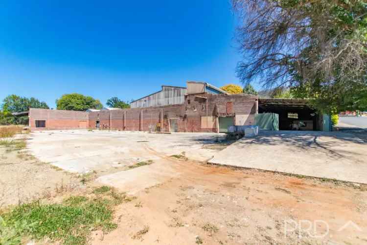 Multi-use Warehouse in the Heart of Town