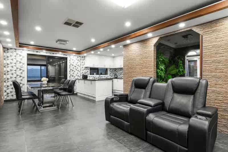 Spacious Family Retreat with Versatile Living Options