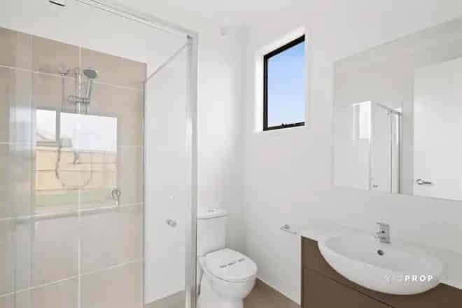 House For Rent , 11, Mansfield Drive, Melbourne, Victoria