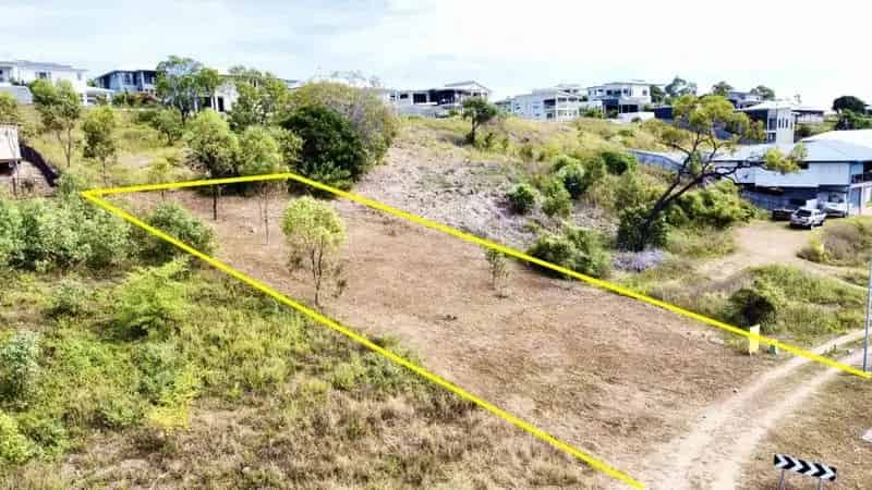 Buy land with ocean views in a lofty hillside position