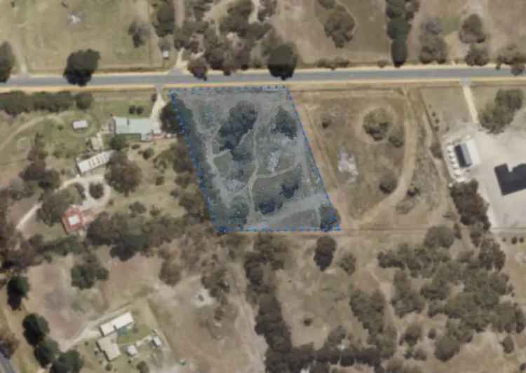 Land purchase opportunity in Naracoorte with road frontage and fencing