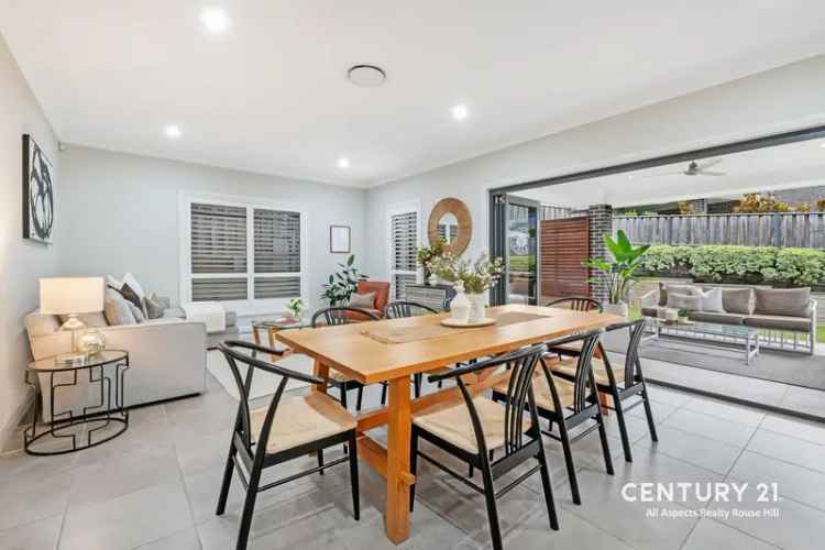 Luxury 4 Bed 2 Ensuite Home in The Gables NSW