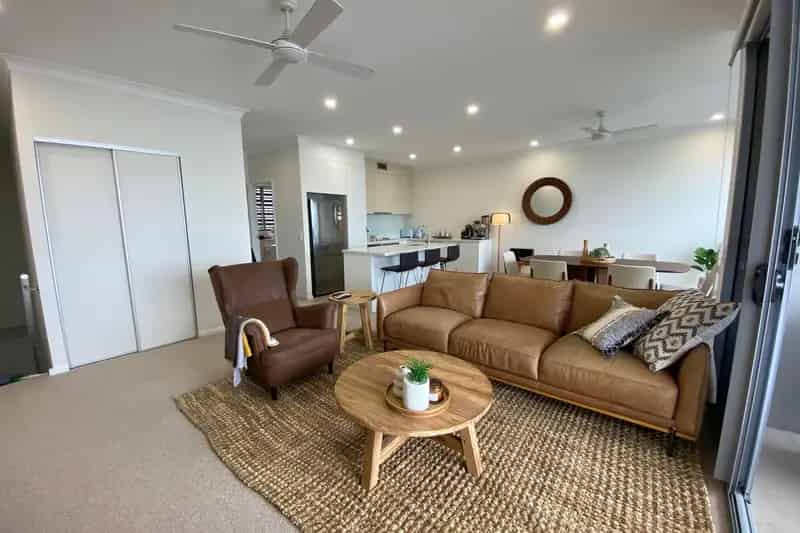 Real Estate For Lease - 2/3028 The Boulevard - Carrara , QLD