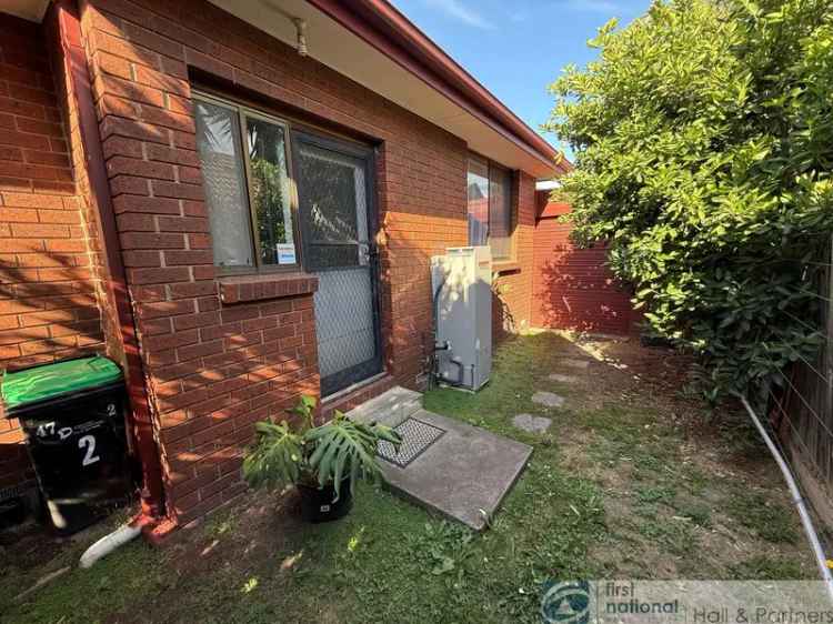 2 Bedroom 186m² House Melbourne - Ensuite, Garage, Open Plan Living