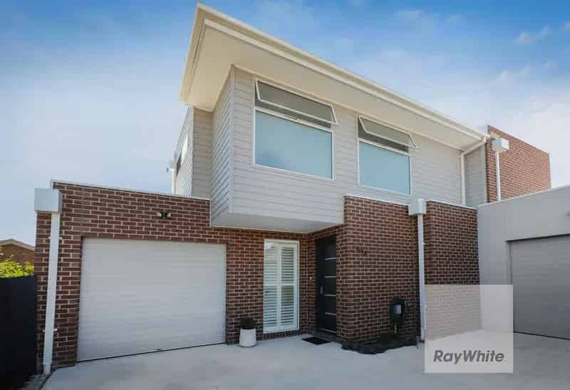 Near-New Townhouse