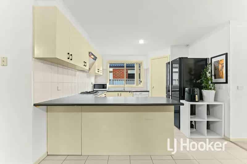 House For Sale , 22, Wonboyn Close, Melbourne, Victoria