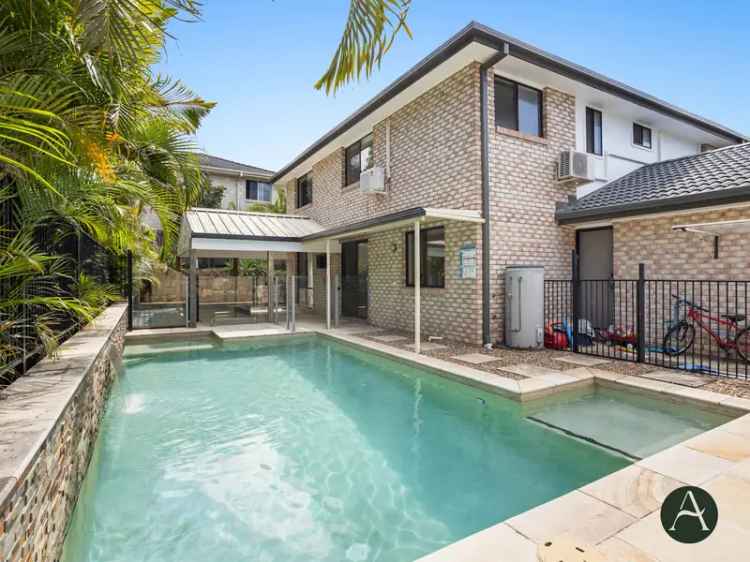 Immaculate Family Oasis in Oxenford's Best Street - Don't Miss This Gem!