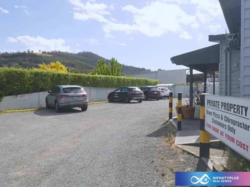 Buy Restaurant in Huonville with 12 Years of History and Private Parking