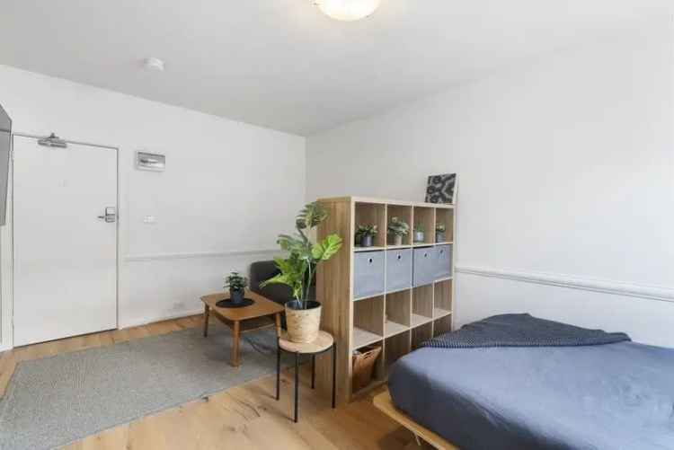 Stylish Studio Apartment in East Melbourne!