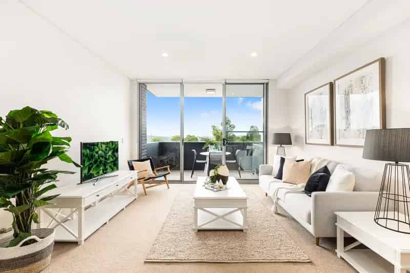 Oversized One Bedroom Apartment with District Views