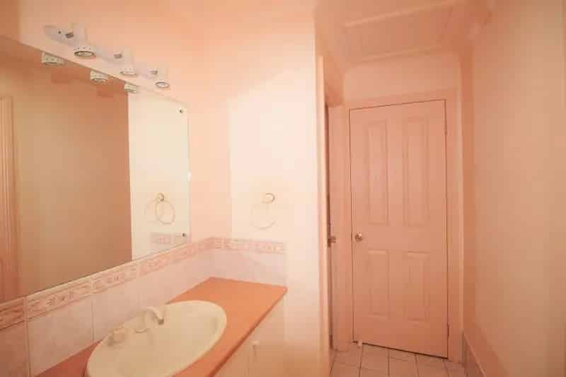 1 room house of 85 m² in Adelaide