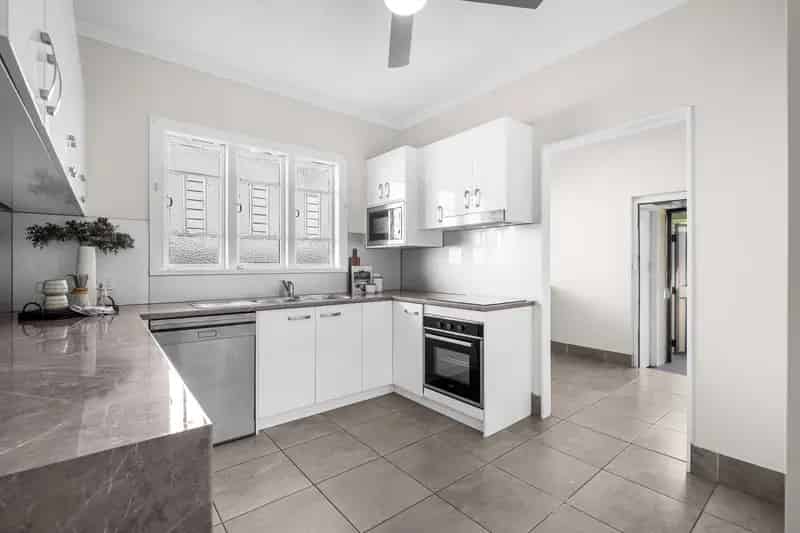 84 Stradbroke Avenue, Wynnum QLD 4178 - House For Sale