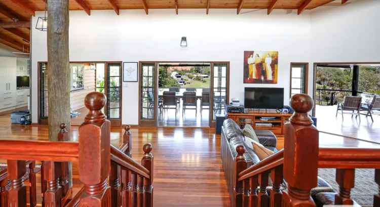 Yungaburra Waterfront Home - Lakeside Estate