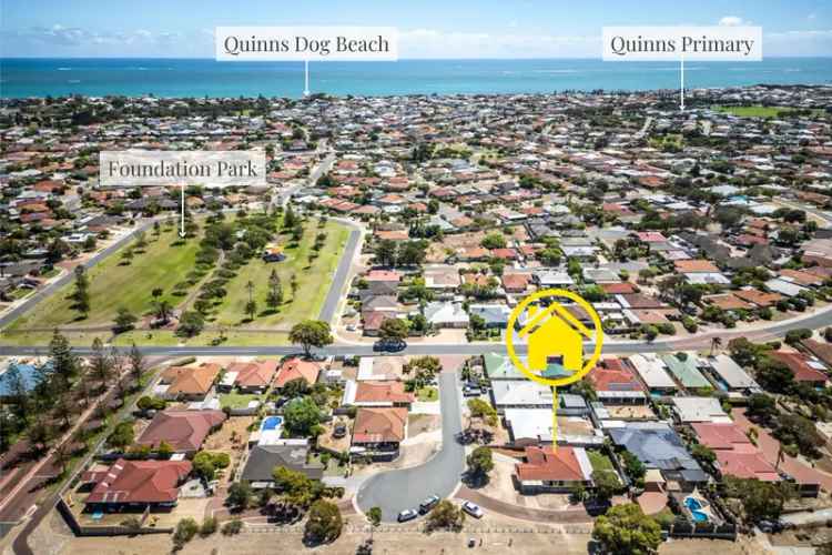 Charming 3x1 Home Near Quinns Rocks Beach