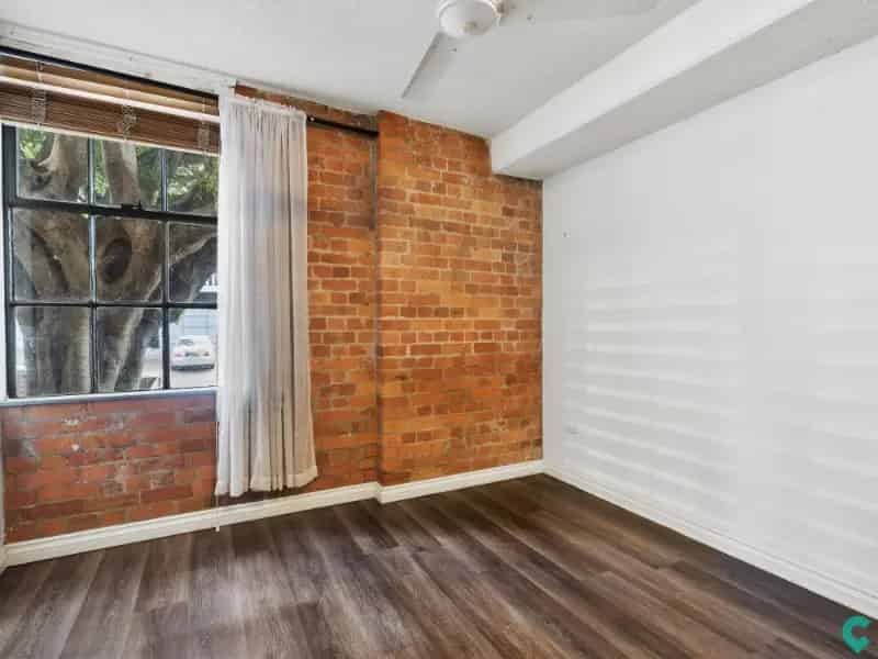 Ground Floor, Street Access, Spacious Unit!