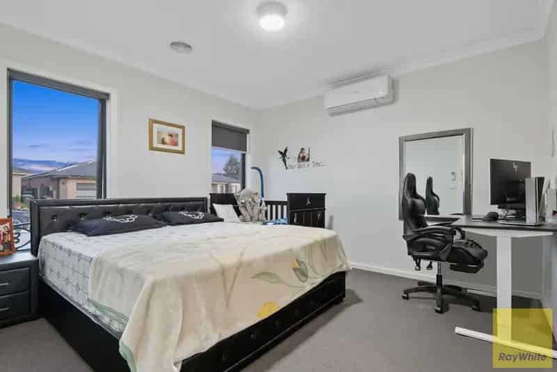 EAST-FACING ICONIC ENTERTAINER IN RIGHT LOCATION !!!