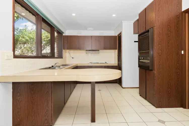 Spacious Family Home Near Heatherhill Shops and Frankston Heights Primary School