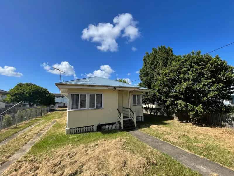 Buy House in Zillmere with Two Bedrooms and Backyard