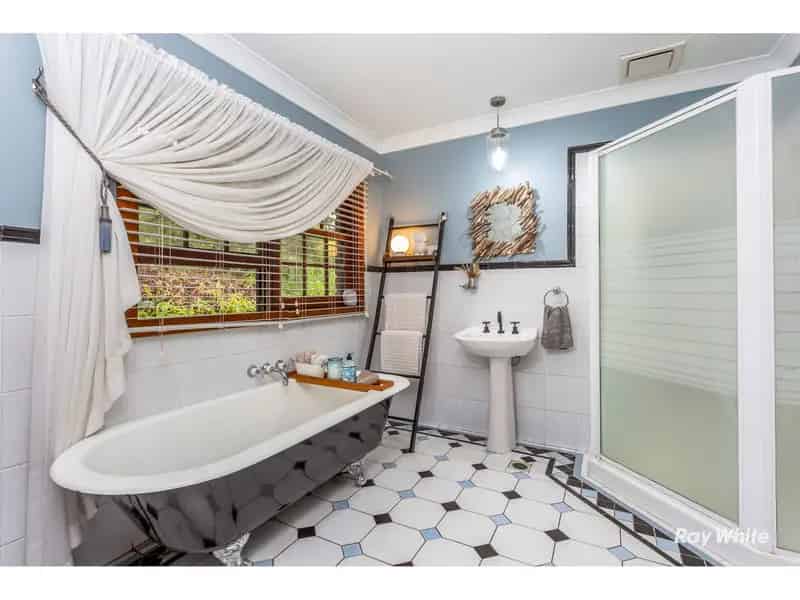 Rustic Lodge Charm Meets Cabin Comfort in Mt Chalmers
