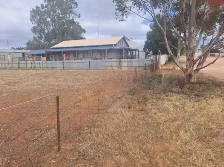 Vacant level allotment in a quiet location