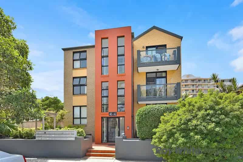 Ground Floor One Bedroom Apartment with Courtyard