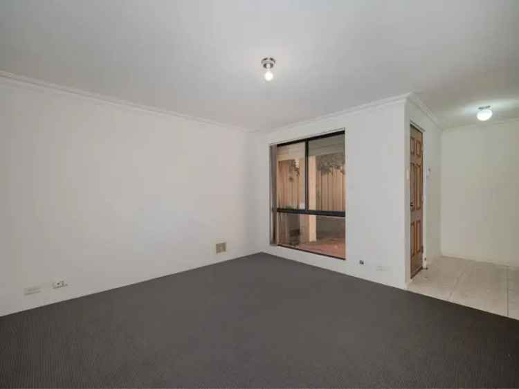 3 Bed 2 Bath Townhouse Near Des Penman Reserve