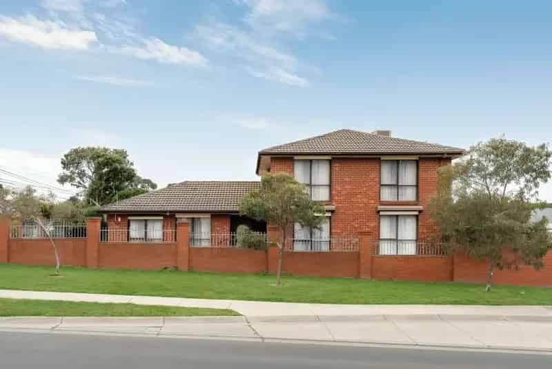 A Unique Opportunity Not to Be Missed - With Parking Galore!
