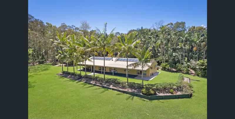 FAMILY HOME SET ON ACREAGE