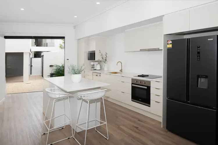 2 Bed 174m² House Gold Coast City Renovated Kitchen Ensuite Parking