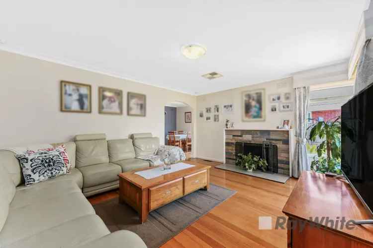 POTENTIAL PLUS IN NOBLE PARK'S FINEST LOCATION!