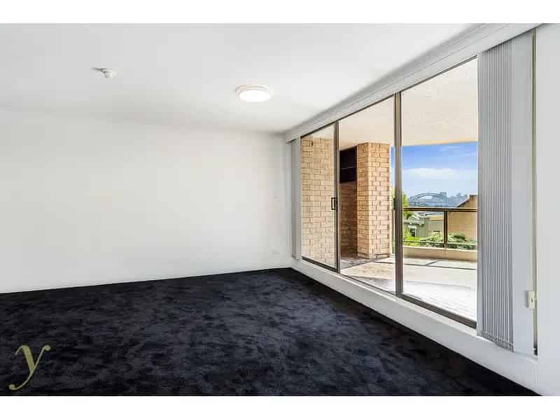 Palisades | Completely Renovated Two Bedroom Apartment