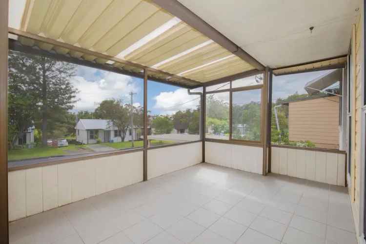 3 Bedroom House Shortland Perfect Family Home 550sqm Block