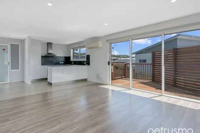 3 Bedroom 2 Bathroom Family Home Near Glebe Hill Shopping Centre