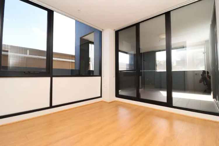 Rent 2 Bedroom Apartment in Sydney with City Skyline Views