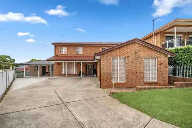 5 Bedroom House with 2 Bedroom Granny Flat Bossley Park